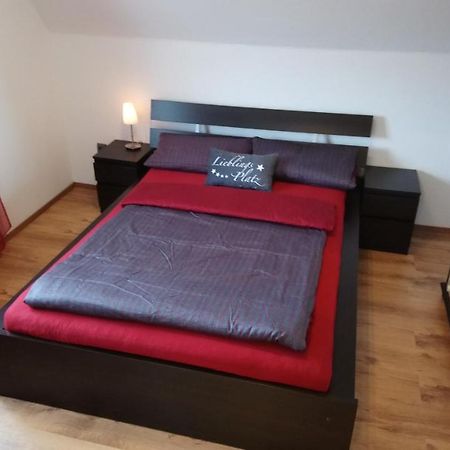 Private Zimmer Bei Der Weser-Ems-Halle Oldenburg Buitenkant foto